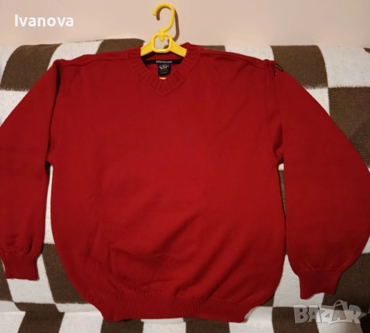 Червен вълнен мъжки пуловер