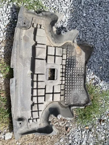 Оригинална кора под двигател за мерцедес Ц класа W203 C CLASS, снимка 2 - Части - 47272931