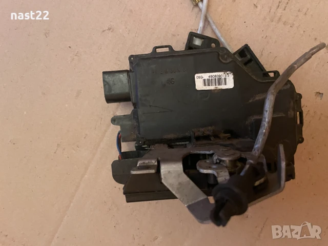 Задна лява брава Фолксваген Голф 4