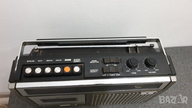 Радиокасетофон Hitachi,TRK-5500E, снимка 2 - Антикварни и старинни предмети - 42925315