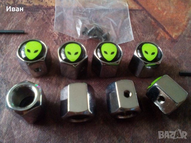 Хром и черни капачки за вентили винтили за кола автомобил със защита от кражба , снимка 1