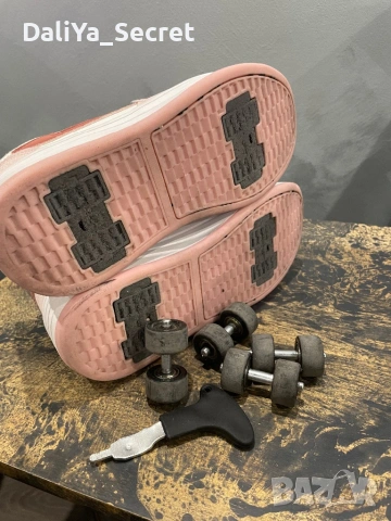 Обувки ролери, снимка 5 - Детски маратонки - 54153567