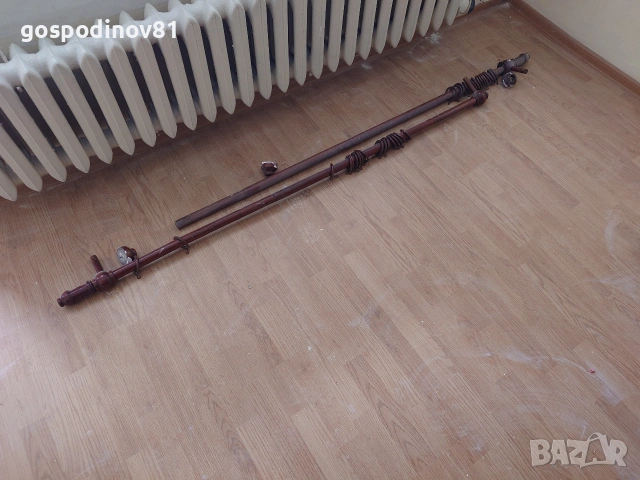 Дървен корниз