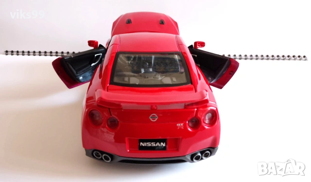 Nissan GT-R 2009 Bburago DIAMOND Мащаб 1:18, снимка 5 - Колекции - 53008169