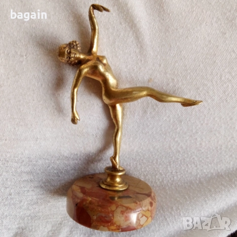 Бронзова статуя с позлата. Арт Деко.