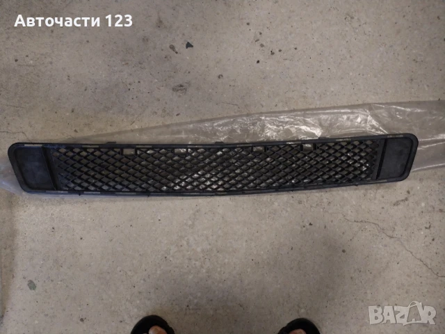 ЧИСТО НОВА ОРИГИНАЛНА РЕШЕТКА ЗА MERCEDES W204