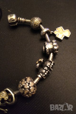 Пандора оригинална сребърна гривна с 11 талисмана , снимка 12 - Гривни - 31988226