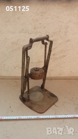 стара машинка за затваряне на буркани