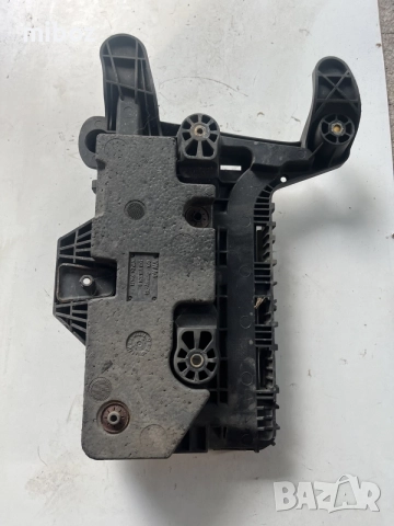 Стойка акумулатор Audi VW Skoda Seat, снимка 2 - Части - 56089875