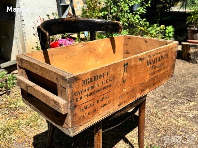 Голям,дървен сандък,цена 40 лв.