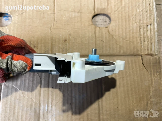 Моторче Стъклоповдигач Задно Ляво 8K0959812A Porsche Cayenne 3.0D 92A/2012г, снимка 3 - Части - 50819062