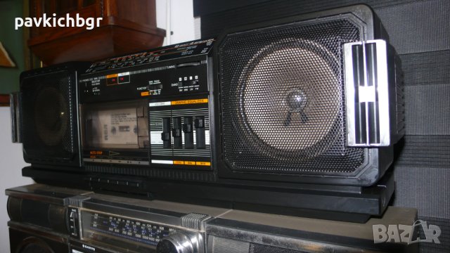 Продавам касетофон Шарп