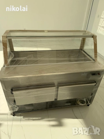 Продавам чисто нова топла ветрина 