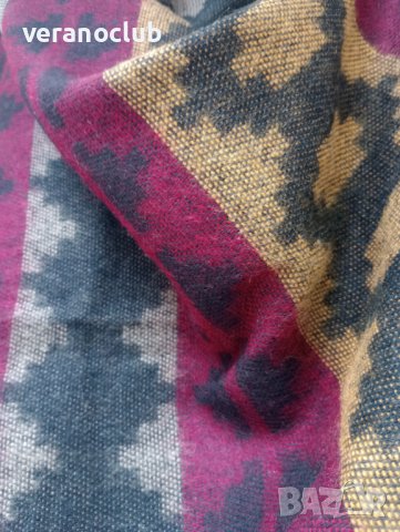 Зимен топъл шал Мотив, снимка 3 - Шалове - 42855632