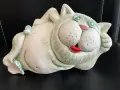 Керамична фигурка на дебела мързелива котка. , снимка 1