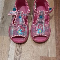 Детски пантофи и сандали, снимка 7 - Детски пантофи - 38406012