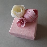 Декорирана кутиика с цветя , снимка 4 - Подаръци за кръщене - 37850862