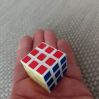 миниатюрно кубче на Рубик от Холандия, снимка 1 - Други игри - 39083267