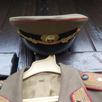 Стара офицерска униформа от соца., снимка 2 - Други ценни предмети - 44557693