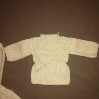 Ръчно плетени жилетки и панталон за , снимка 4 - Жилетки и елечета за бебе - 38022977