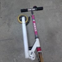 Скутер, снимка 2 - Детски велосипеди, триколки и коли - 36768439