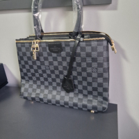 Дамска чанта Louise Vuitton , снимка 2 - Чанти - 44665133