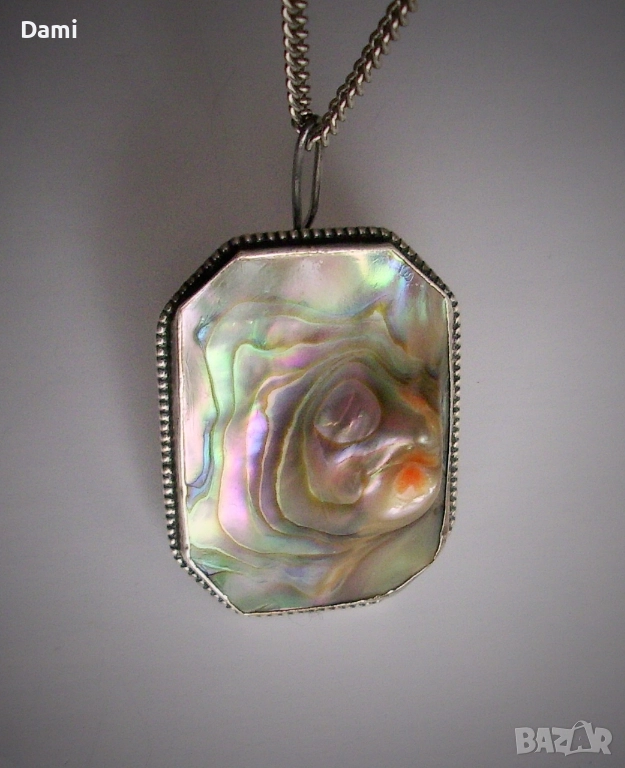 Сребърен медальон със седеф и зародиш на перла, снимка 1