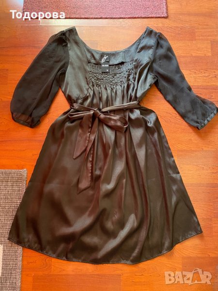 Рокля черен сатен с ръкави от шифон, свободна, с колан и виска талия, снимка 1