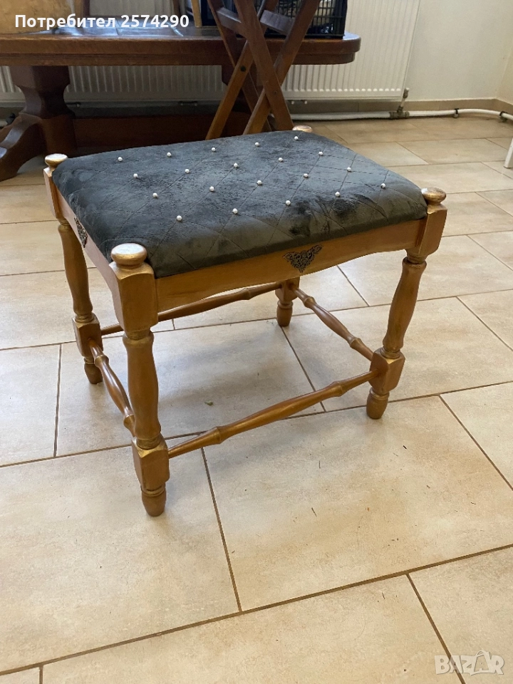 Антична табуретка, снимка 1