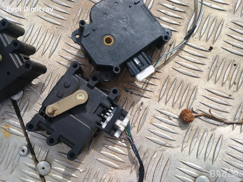 Моторче клапа парно за Mazda 3 Hatchback I (10.2003 - 12.2009) 2.0, 150 к.с., № 861000-0980, снимка 1