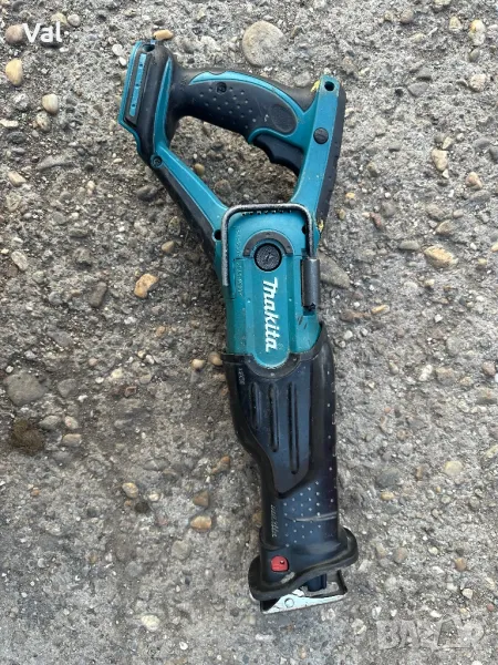 Саблен трион Makita за ремонт или части, снимка 1