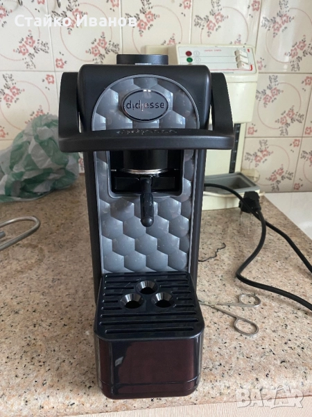 Кафемашина на капсула - нова, с подарък капсули, снимка 1