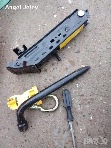 крик ключ кука и отверка Мазда 2, снимка 1