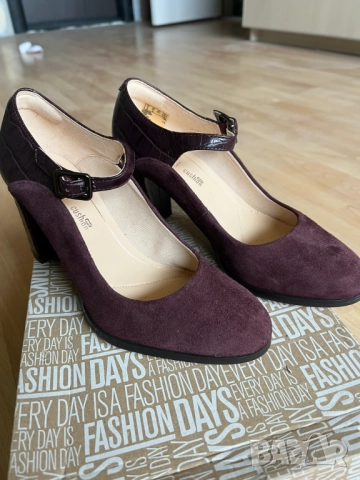 Чисти нови обувки Clarks номер 35