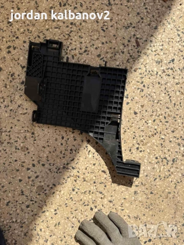 Лява основа на ляв фар на Land Rover Range Rover Evoque само за 50Eur. LH00122222, снимка 2 - Части - 53979893