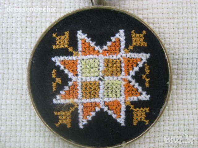 Бродирани бижута с шевици 3, снимка 2 - Колиета, медальони, синджири - 29697680