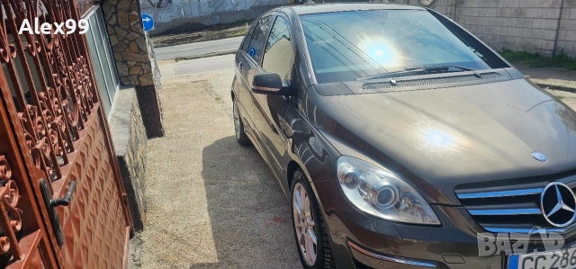 мерцедес В 180 , снимка 3 - Автомобили и джипове - 54172910