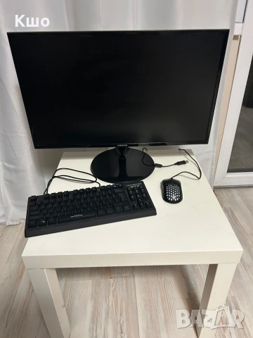 Комплект монитор, клавиатура и мишка