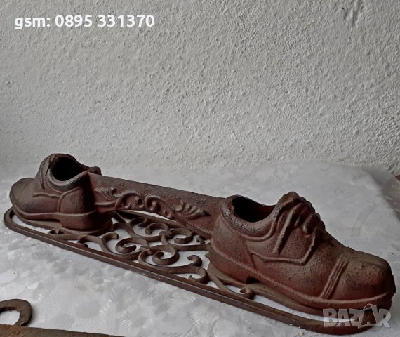 Викториански предмет за чистене на обувки  или др. с 2 обувки, снимка 2 - Антикварни и старинни предмети - 40044846