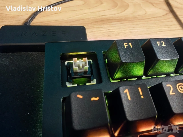 Razer BlackWidow V4 75% - Leobog Graywood v4 суичове, снимка 6 - Клавиатури и мишки - 52990640