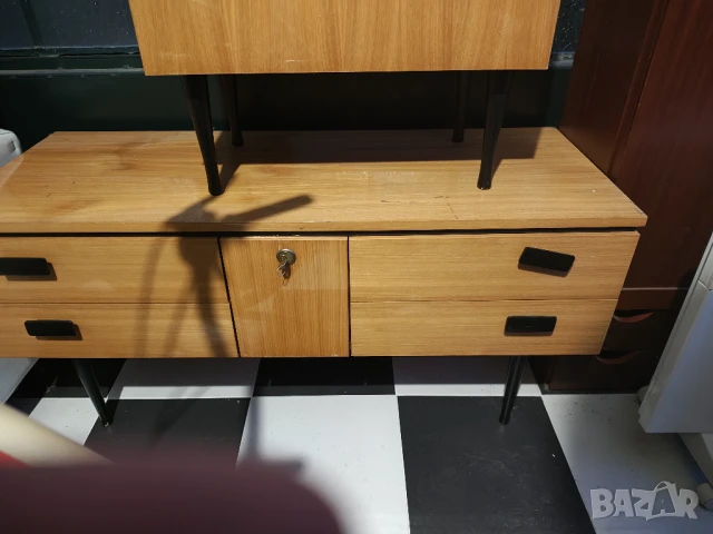 Арт Деко елегантни  мебели светъл боров фурнир и черни акценти, снимка 2 - Шкафове - 50992117