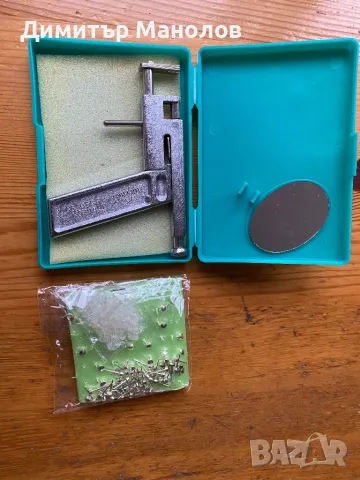 Пистолет за поставяне на обици.