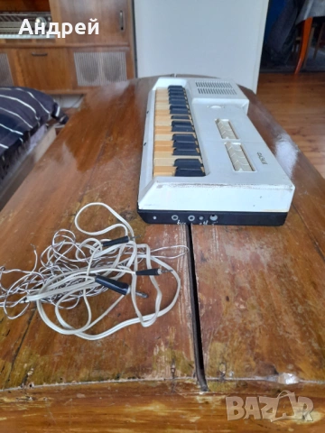 Стар синтезатор,електрическо пиано Фаеми, снимка 6 - Антикварни и старинни предмети - 53010390