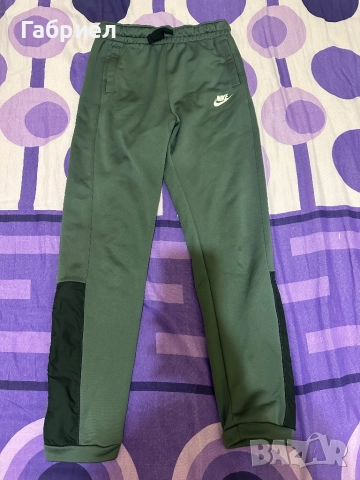 Оригинално долнище Nike – размер XL (158–170 см / 13–15 г.)