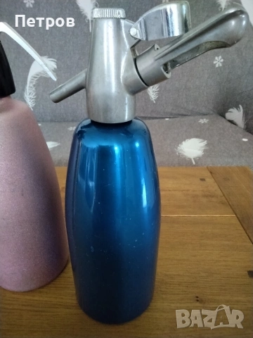Продавам три броя стари метални сифони за газирана вода за 10 €, снимка 3 - Съдове за готвене - 53893615