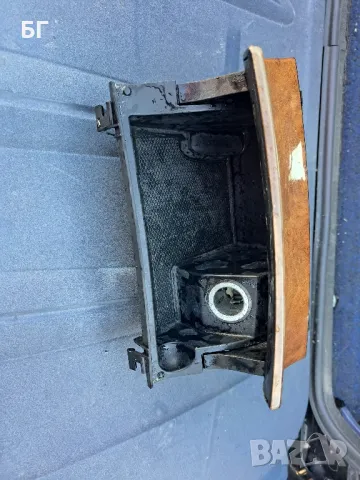 Пепелник махагон за Мерцедес Е класа W 211, снимка 4 - Части - 47780820