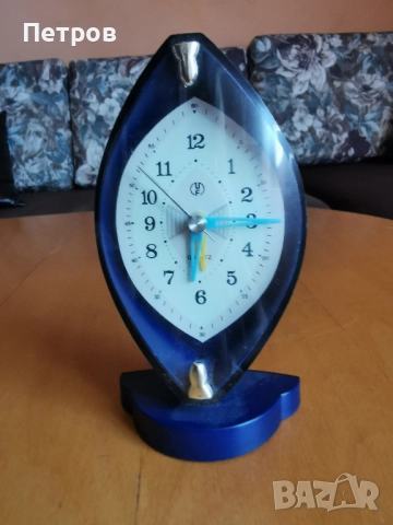Будилник с интересна форма.Ретро.
