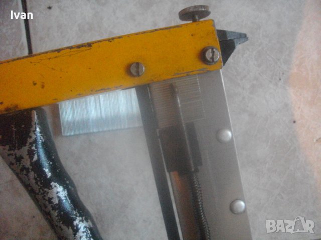 Ръчен Такер За Скоби до 28мм-Немски Професионален-BULLCRAFT PROFESSIONAL-Голям-Алуминиев-Старо Качес, снимка 13 - Други инструменти - 42889316