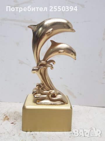 Малка статуя " Влюбените делфини"