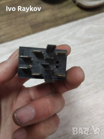 Бутон аварийни светлини за Volkswagen Polo Hatchback II , 6N1 953 235, снимка 3 - Части - 51477694